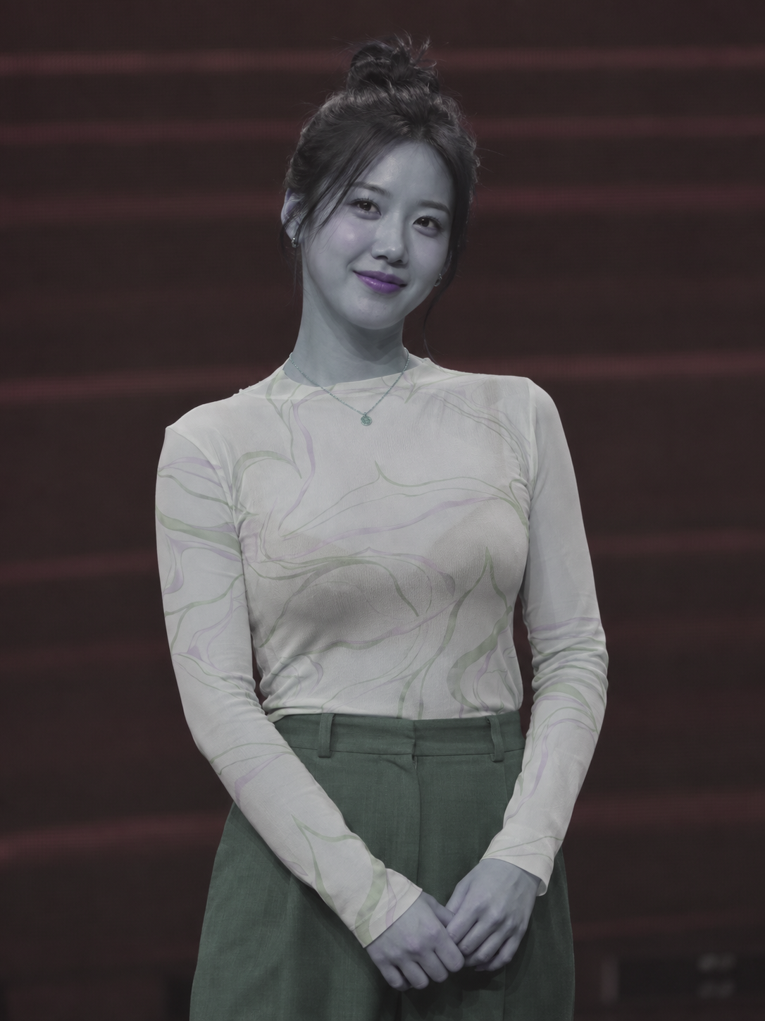 채널 혼합 보정 후 AI 생성 인물 예시