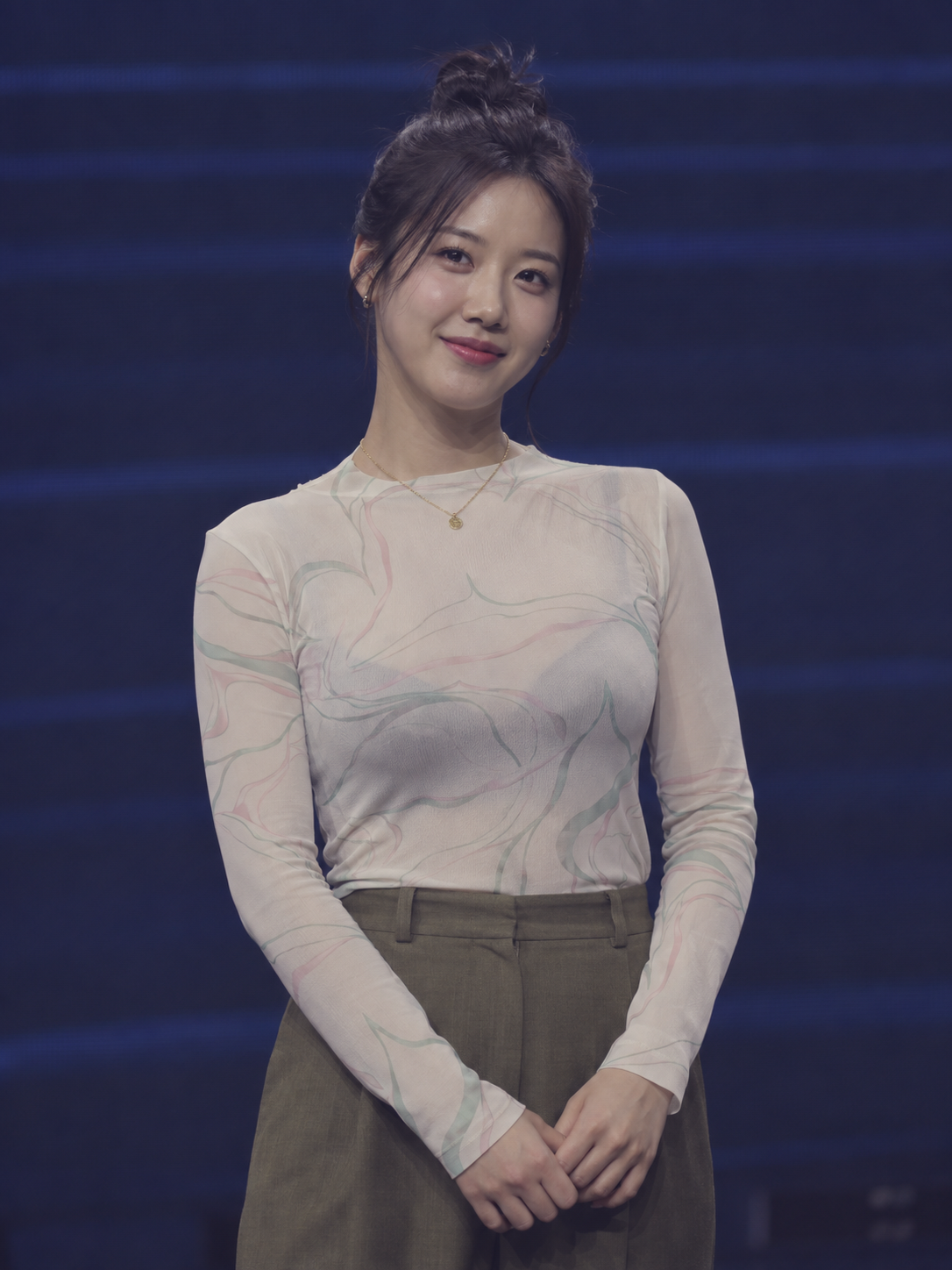 컬러 룩업 보정 후 AI 생성 인물 예시