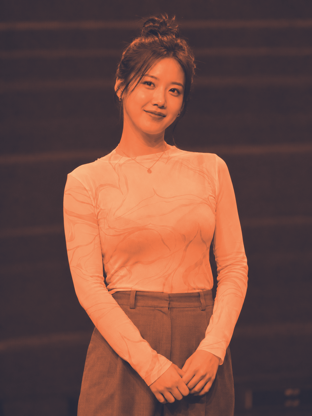 그레이디언트 맵 보정 후 AI 생성 인물 예시